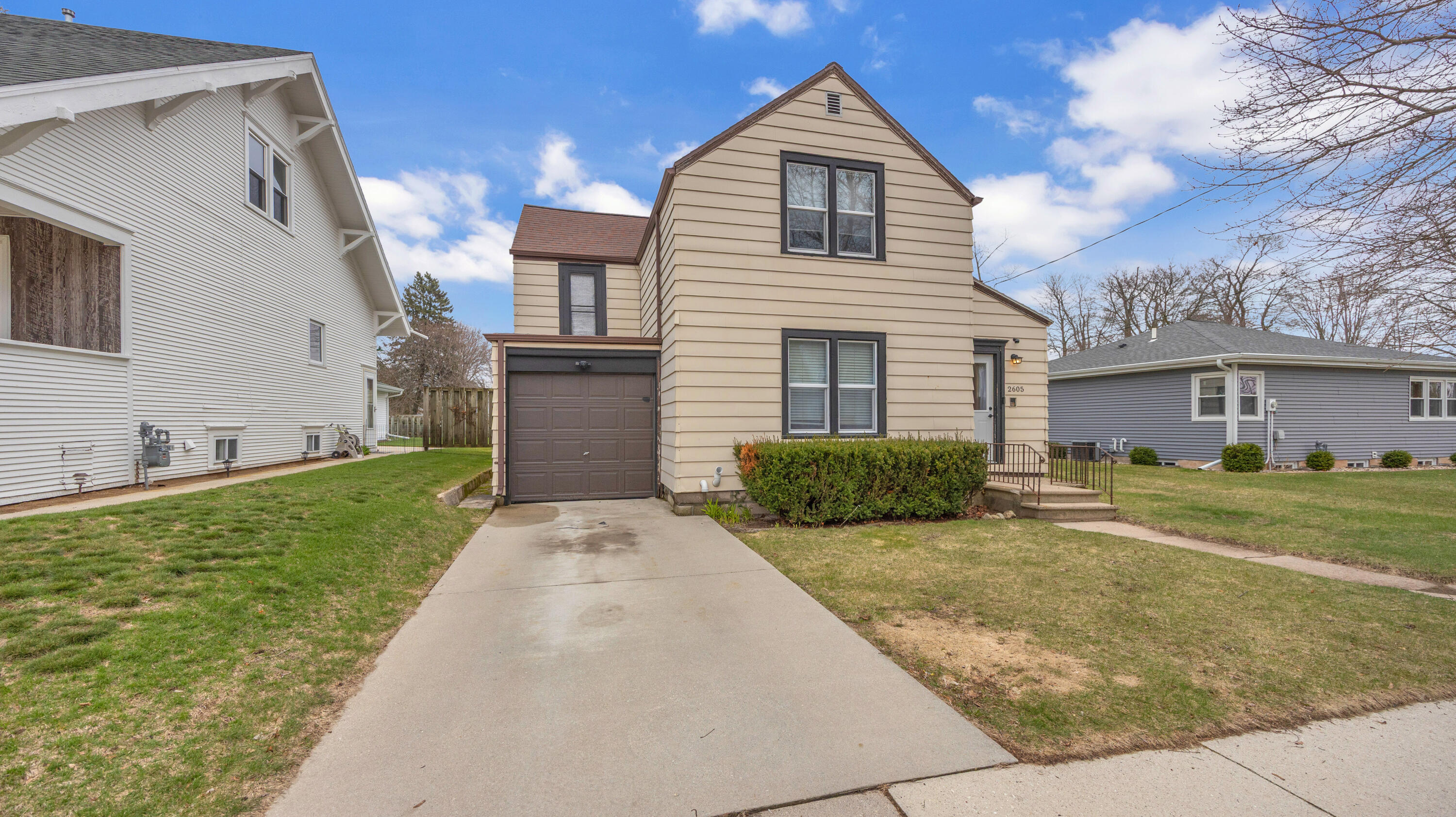 2605 School Street Two Rivers, WI 54241 - Photo 27 of 30 Front Yard 1