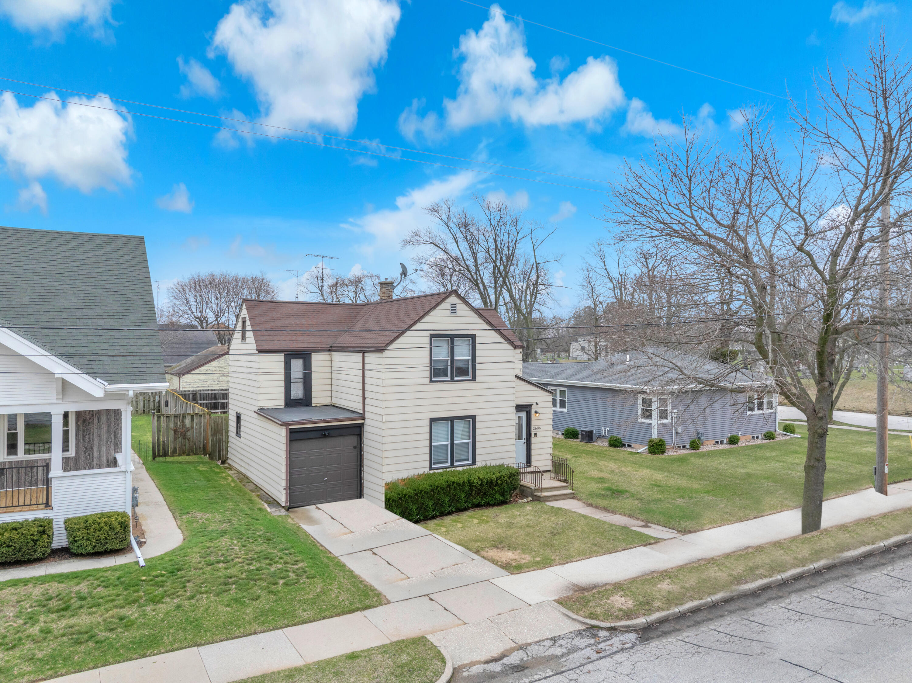 2605 School Street Two Rivers, WI 54241 - Photo 2 of 30 Front Aerial