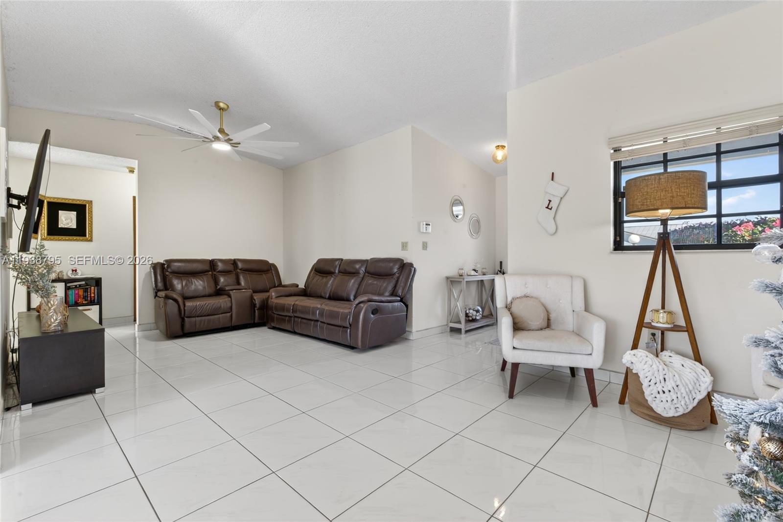 1136 Southwest 139th Place Miami, FL 33184 - Photo 17 of 42 a living room with furniture