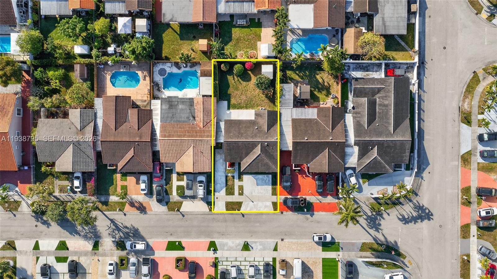 1136 Southwest 139th Place Miami, FL 33184 - Photo 2 of 42 a view of path in the city