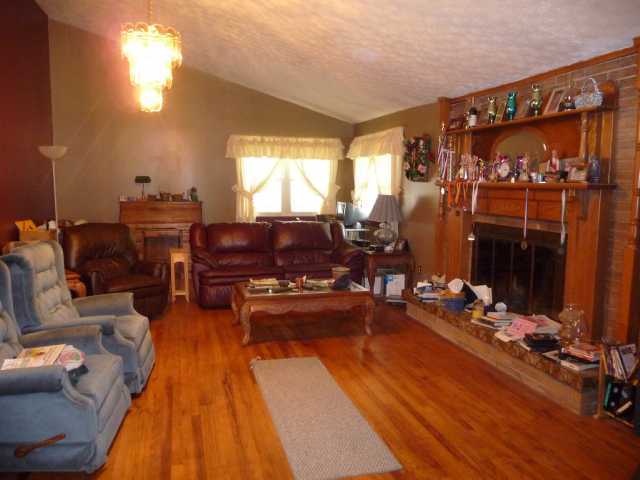 1081 Debolt Road Utica, OH 43080 - Photo 4 of 10