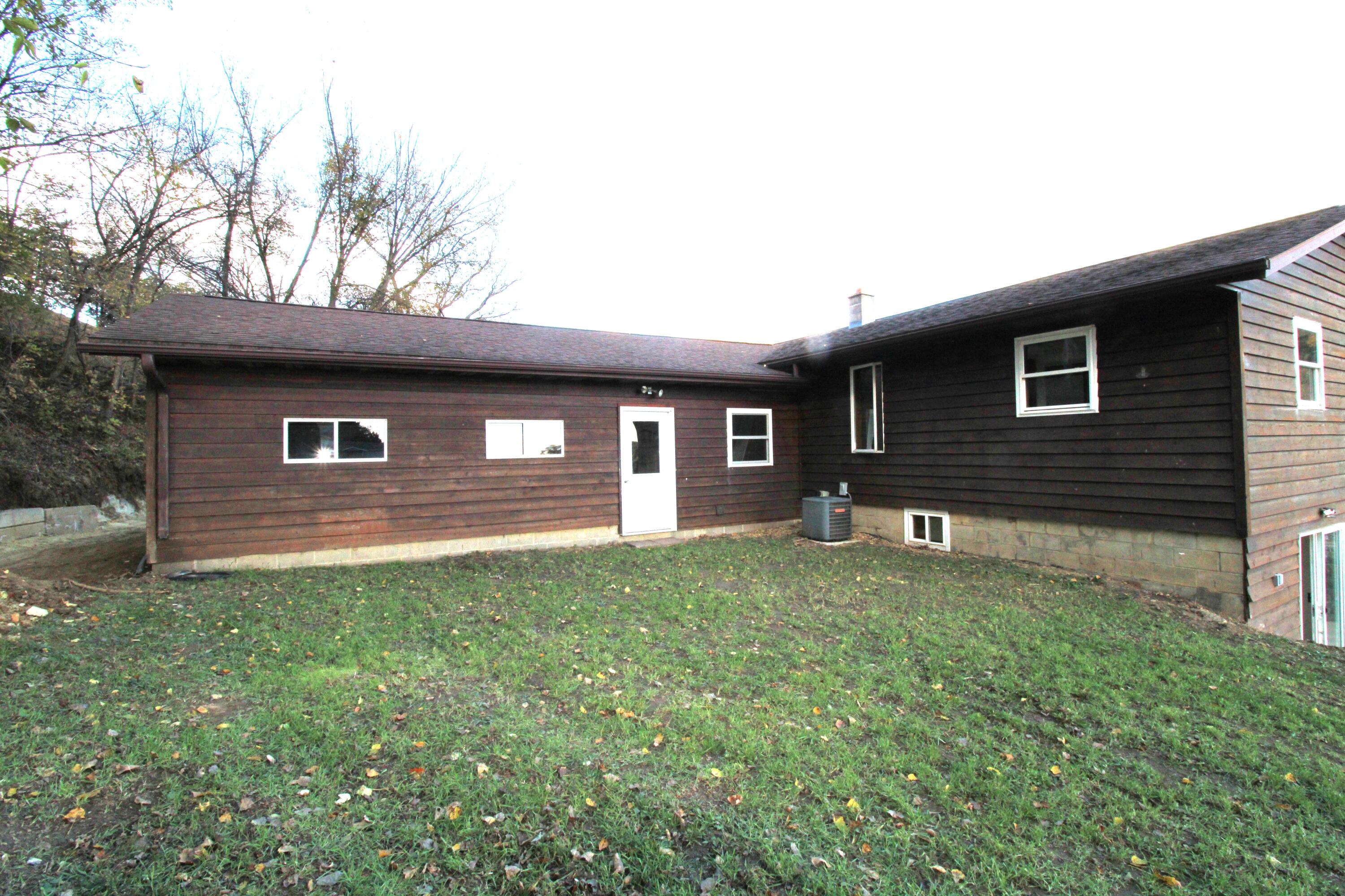 N21487 Glodowski Road Dodge, WI 54612 - Photo 31 of 40 Side View