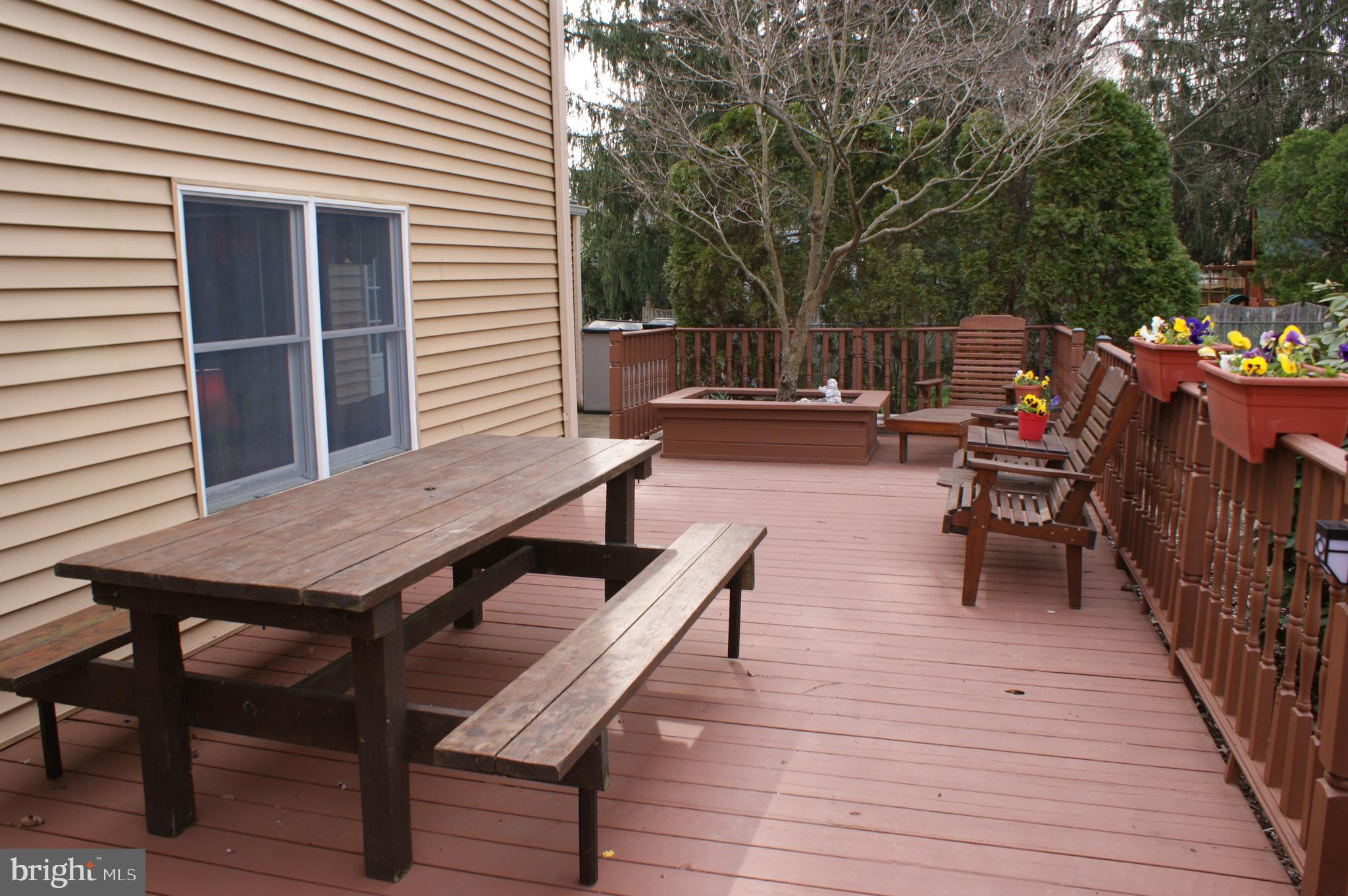 27 Sheffield Road East Windsor, NJ 08520 - Photo 20 of 33 Deck