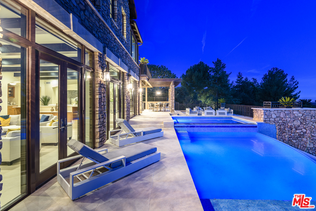 2175 Summitridge Drive Beverly Hills, CA 90210 - Photo 44 of 51 a outdoor space with lots of tables and chairs