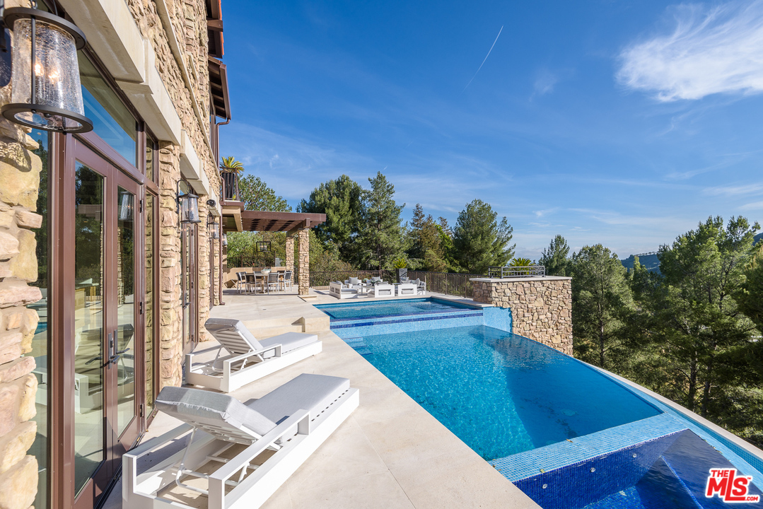 2175 Summitridge Drive Beverly Hills, CA 90210 - Photo 47 of 51 a view of balcony with couch