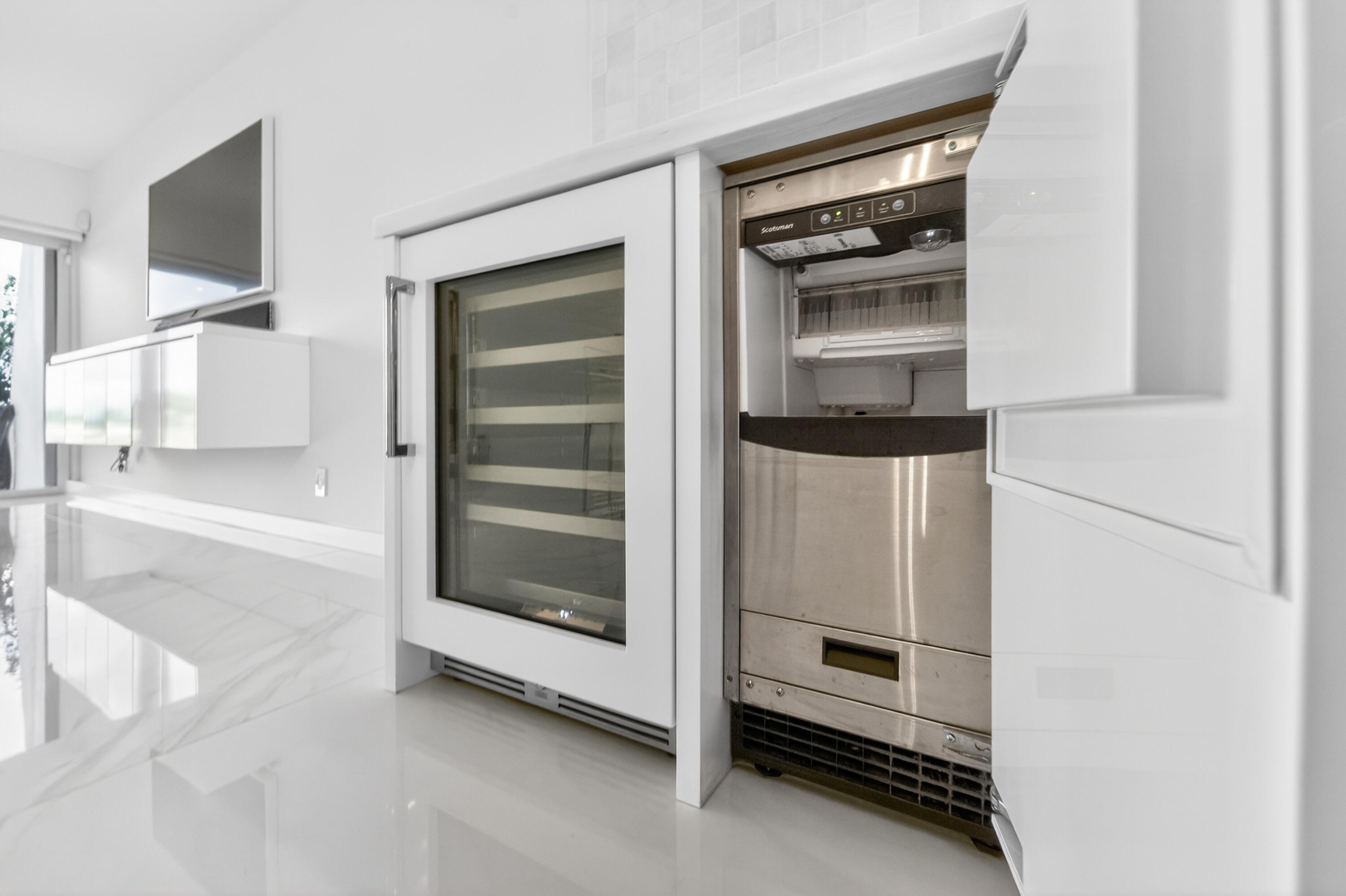 725 Hummingbird Way, Unit 103 North Palm Beach, FL 33408 - Photo 5 of 52 a view of an empty room and kitchen
