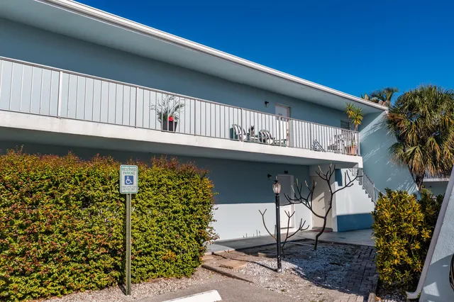 $2,700 | 725 Hummingbird Way, Unit 103, North Palm Beach, FL 33408