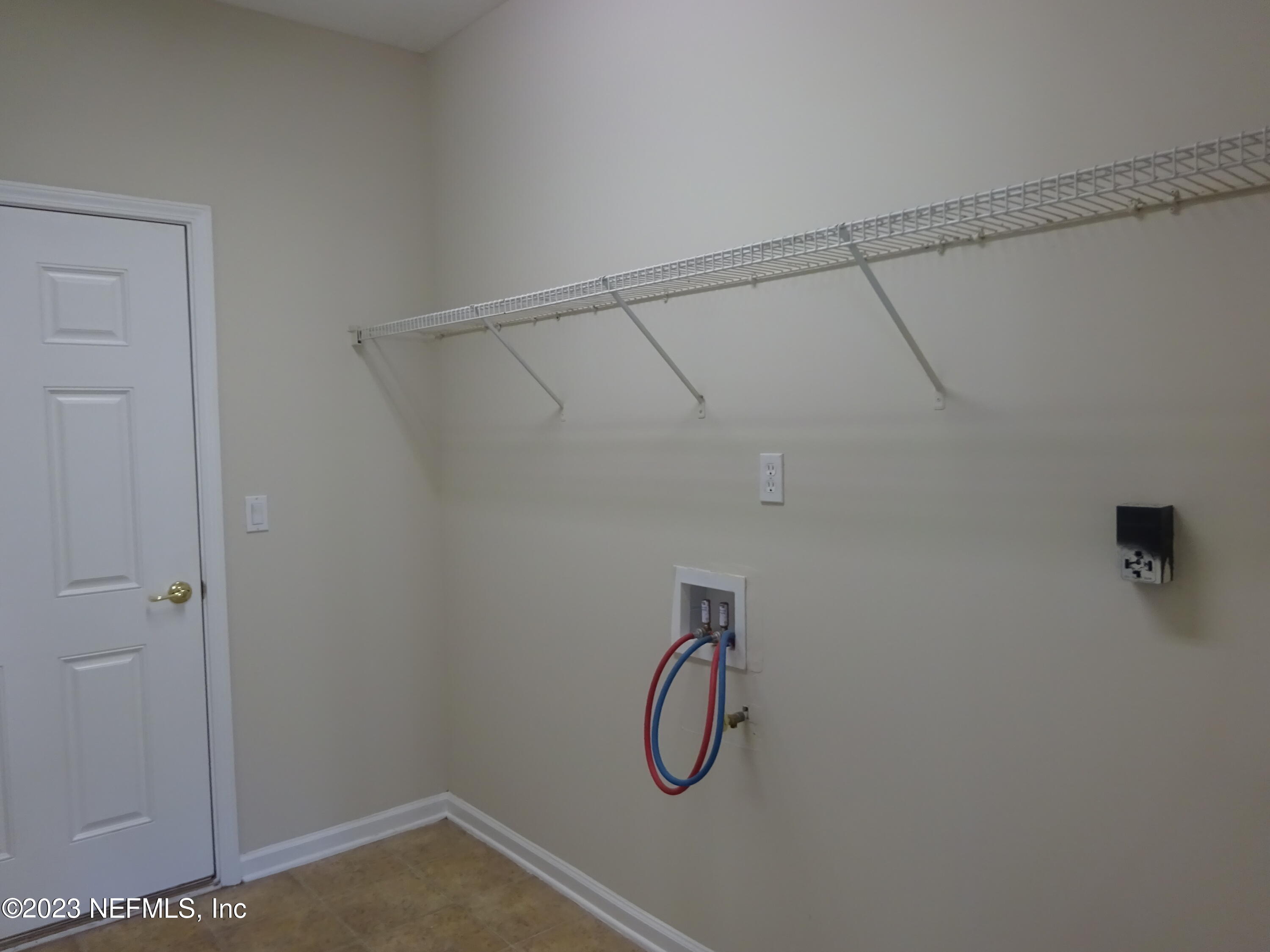 731 East Red House Branch Road St. Augustine, FL 32084 - Photo 13 of 54 a bathroom that has a shower in it