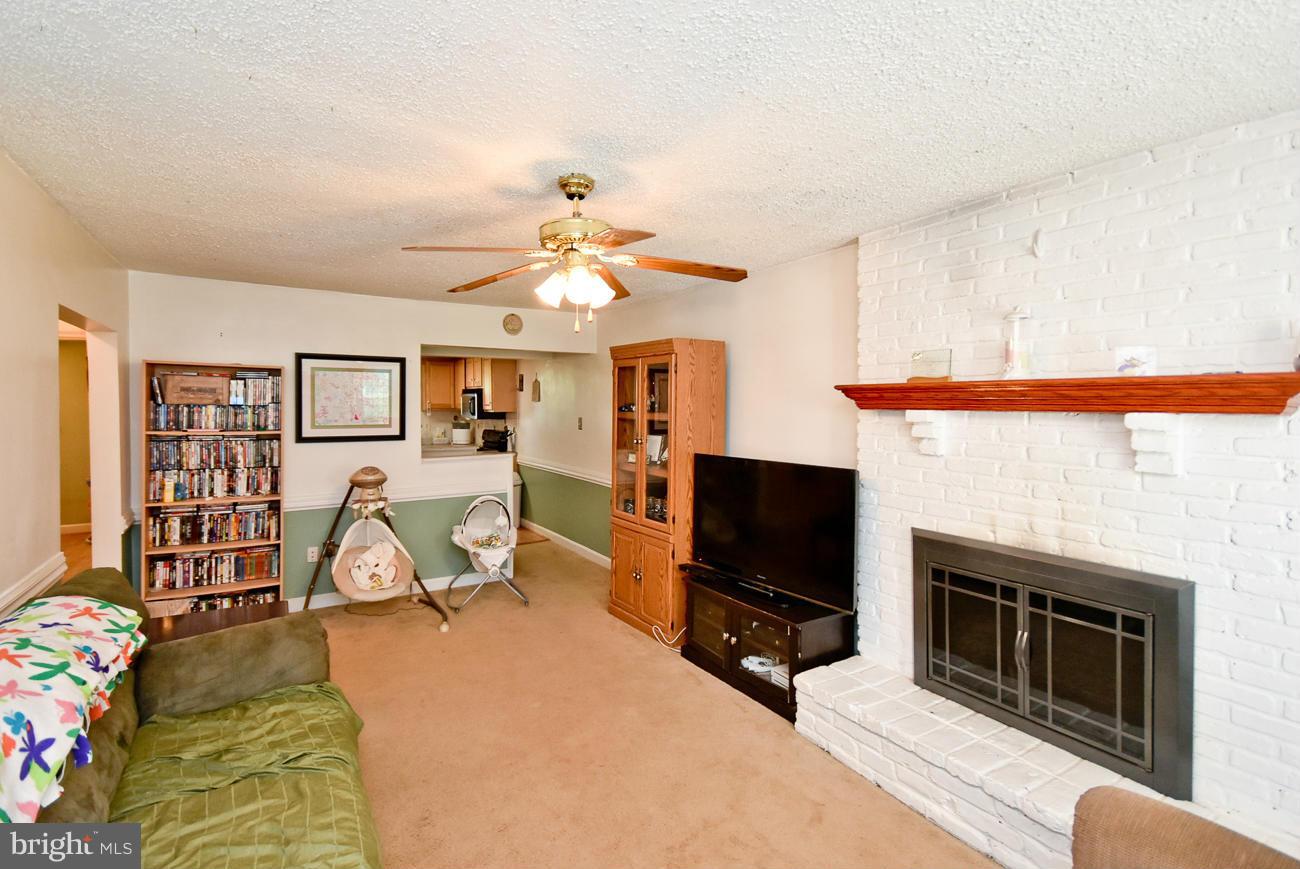 330 Cresswell Road Baltimore, MD 21225 - Photo 5 of 22 Living Room