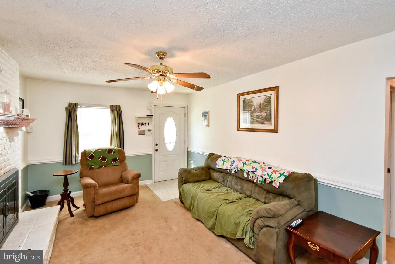 330 Cresswell Road Baltimore, MD 21225 - Photo 7 of 22 Living Room