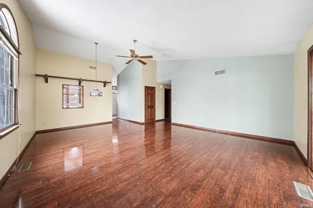 $279,000 | 512 Autumn Court, Mishawaka, IN 46544