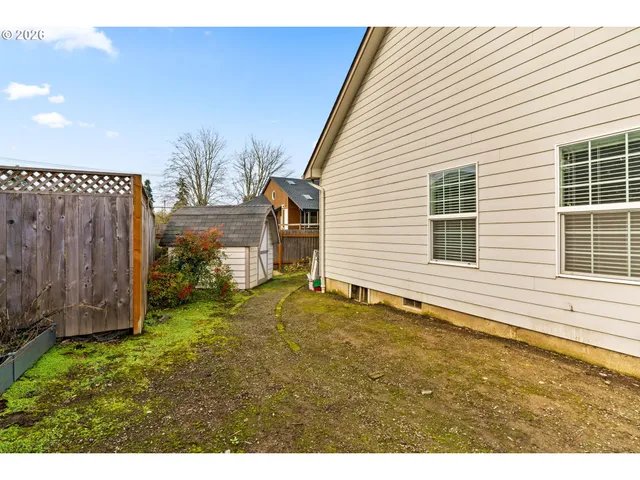 a view of a house with a backyard