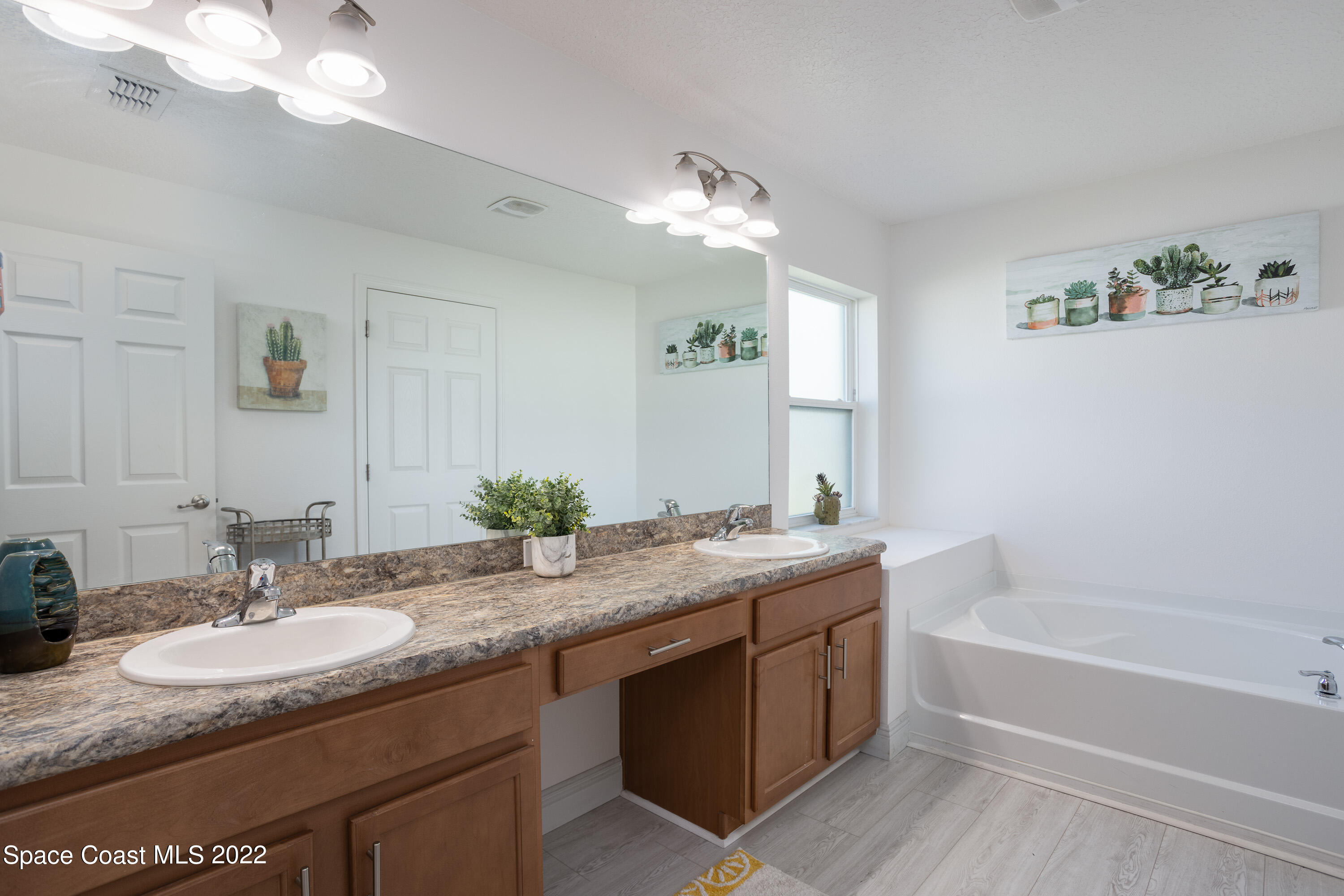 535 Australian Road Northwest Palm Bay, FL 32907 - Photo 18 of 26 Master Bathroom