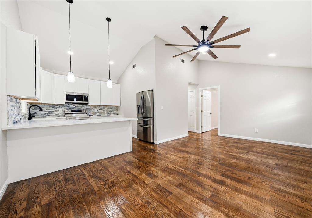 3313 South 3rd Street Waco, TX 76706 - Photo 5 of 28 a very nice looking room with a ceiling fan
