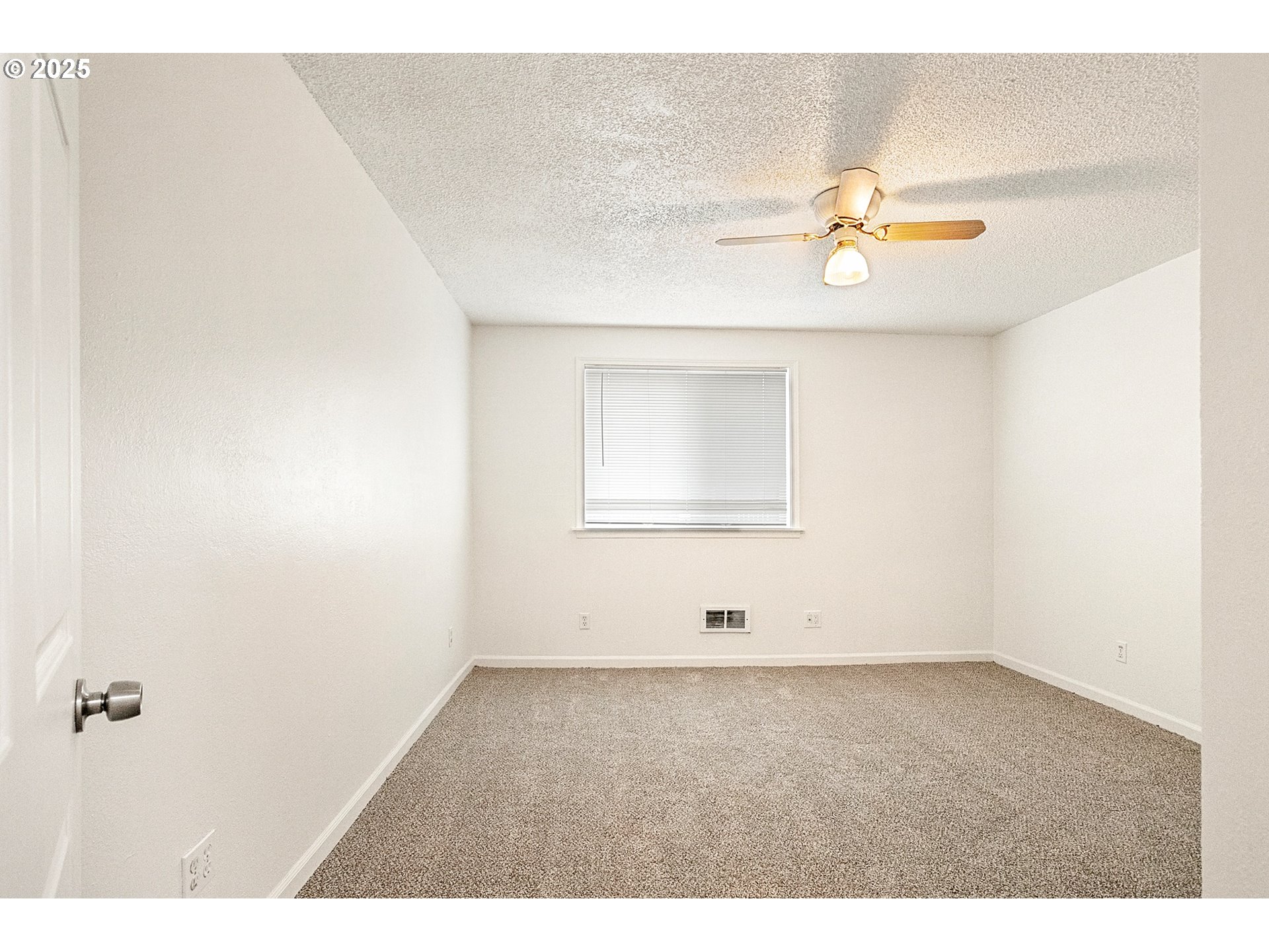 625 West M Street Springfield, OR 97477 - Photo 13 of 16