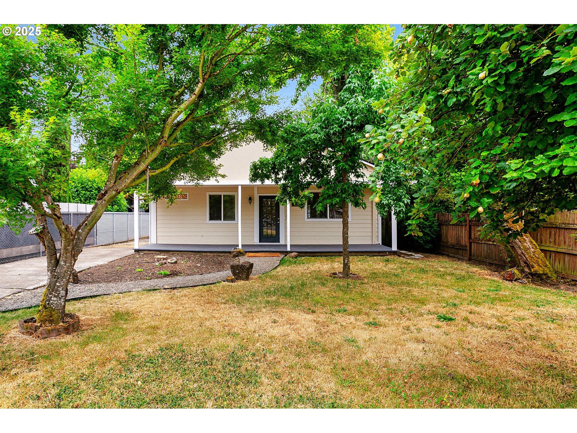 625 West M Street Springfield, OR 97477 - Photo 2 of 16