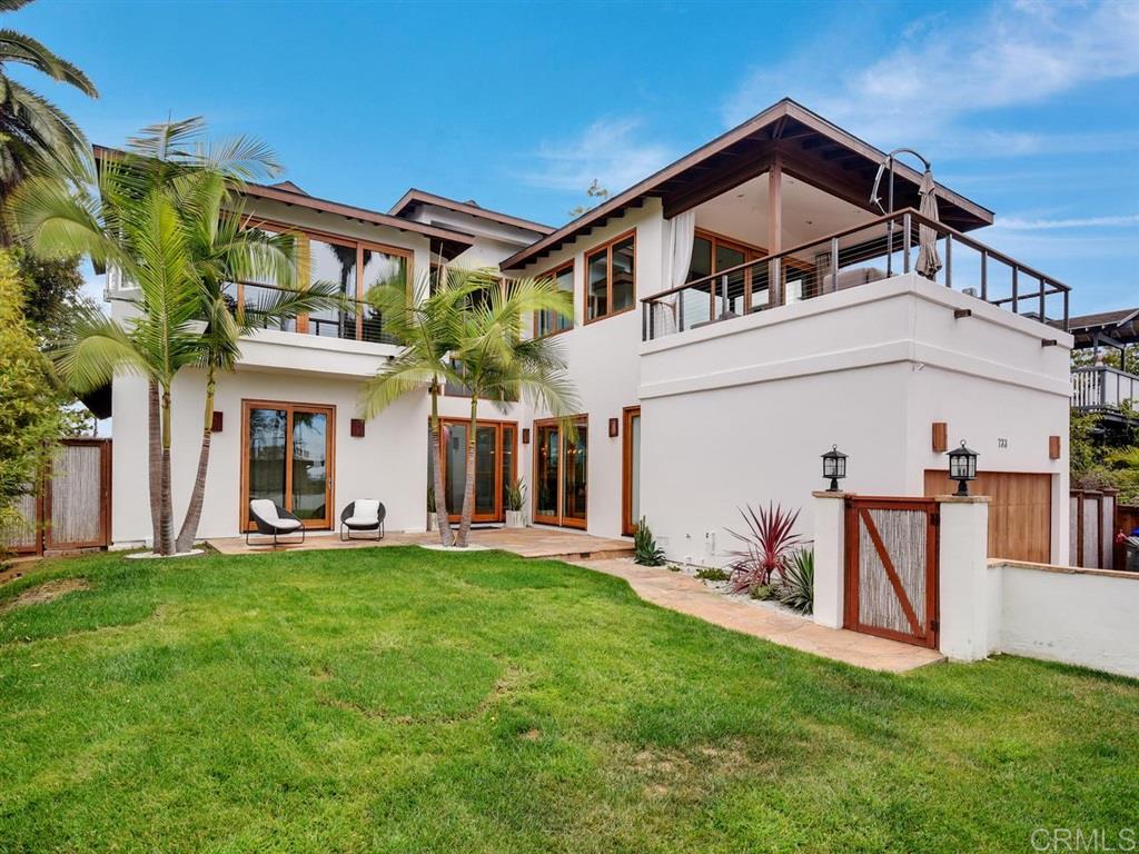 733 Stratford Drive Encinitas, CA 92024 - Photo 22 of 22 Huge pool size front yard that is enclosed by a wall with access to the game room and bar area.