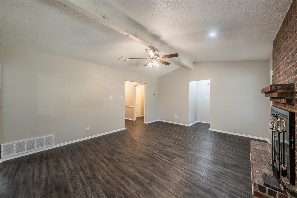 912 Red Oak Street Azle, TX 76020 - Photo 6 of 40