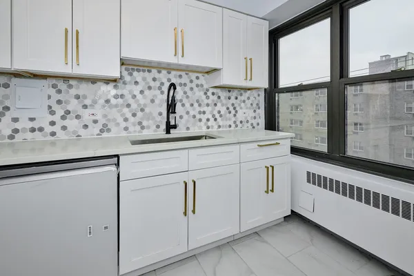 $2,295 | 6118 North Sheridan Road, Unit 407, Chicago, IL 60660