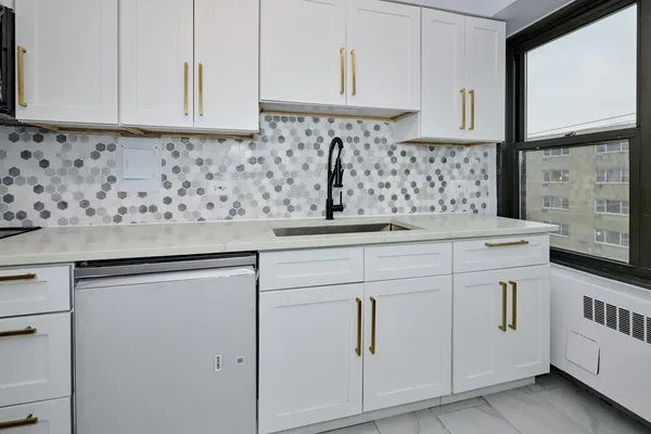 $2,295 | 6118 North Sheridan Road, Unit 407, Chicago, IL 60660