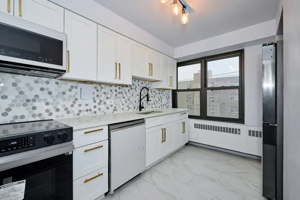 $2,295 | 6118 North Sheridan Road, Unit 407, Chicago, IL 60660
