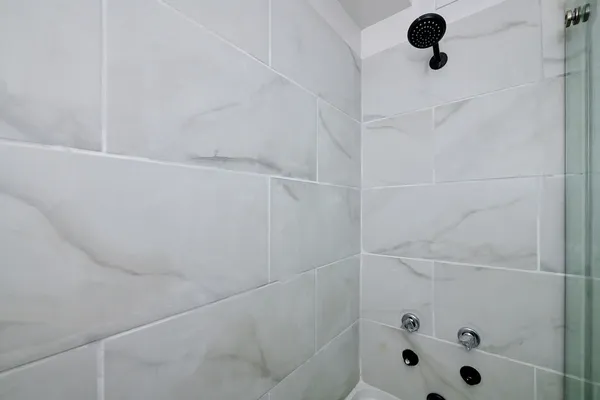 $2,295 | 6118 North Sheridan Road, Unit 407, Chicago, IL 60660