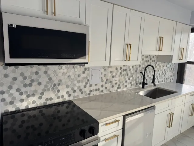 $2,095 | 6118 North Sheridan Road, Unit 407, Chicago, IL 60660