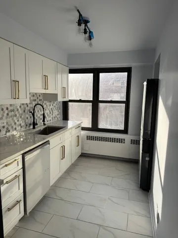 $2,095 | 6118 North Sheridan Road, Unit 407, Chicago, IL 60660