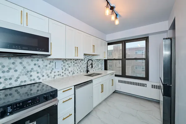 $2,295 | 6118 North Sheridan Road, Unit 407, Chicago, IL 60660