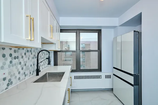 $2,295 | 6118 North Sheridan Road, Unit 407, Chicago, IL 60660