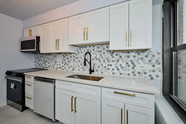 $2,295 | 6118 North Sheridan Road, Unit 407, Chicago, IL 60660
