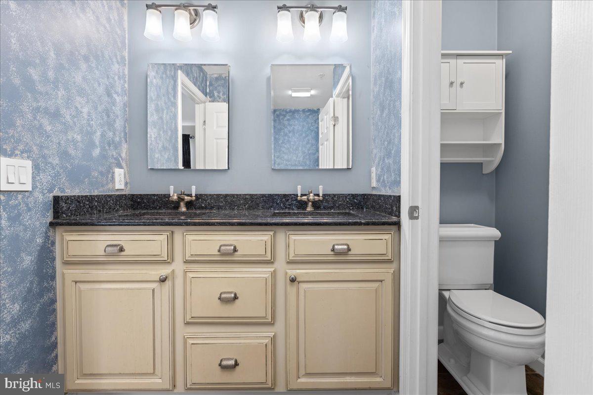 3806 Colony Point Place Edgewater, MD 21037 - Photo 16 of 37 Primary Bathroom
8' 5" X 5'