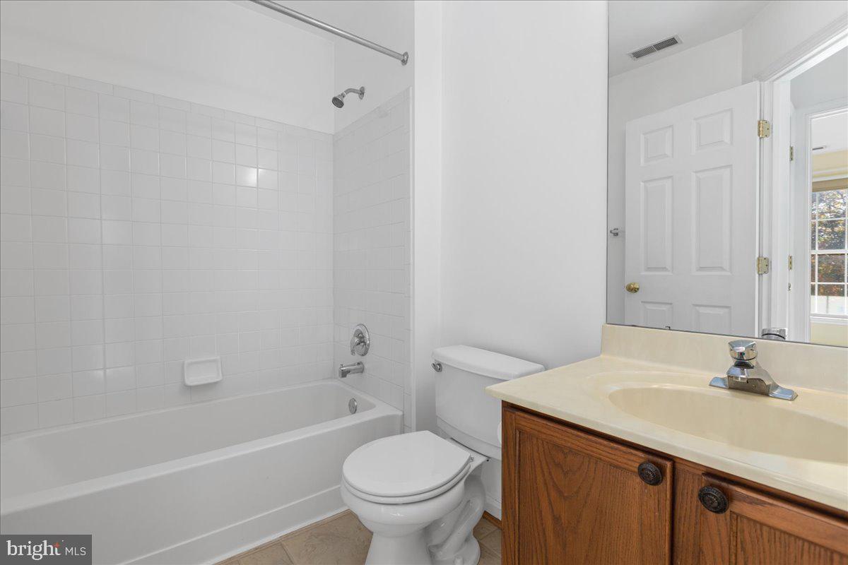 3806 Colony Point Place Edgewater, MD 21037 - Photo 23 of 37 2nd Floor Bathroom
5' X 5' 5"