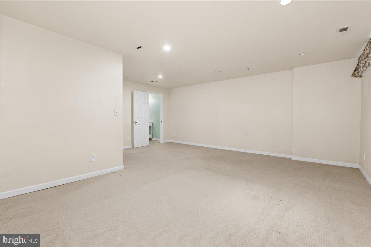 3806 Colony Point Place Edgewater, MD 21037 - Photo 24 of 37 Basement Family Room
19' X 18'