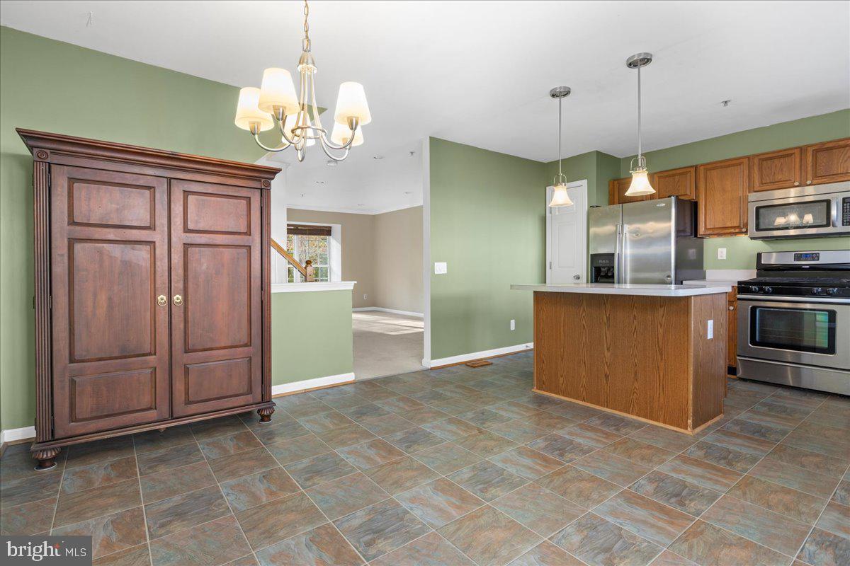 3806 Colony Point Place Edgewater, MD 21037 - Photo 9 of 37 Dining Room, Kitchen
9' X 13'