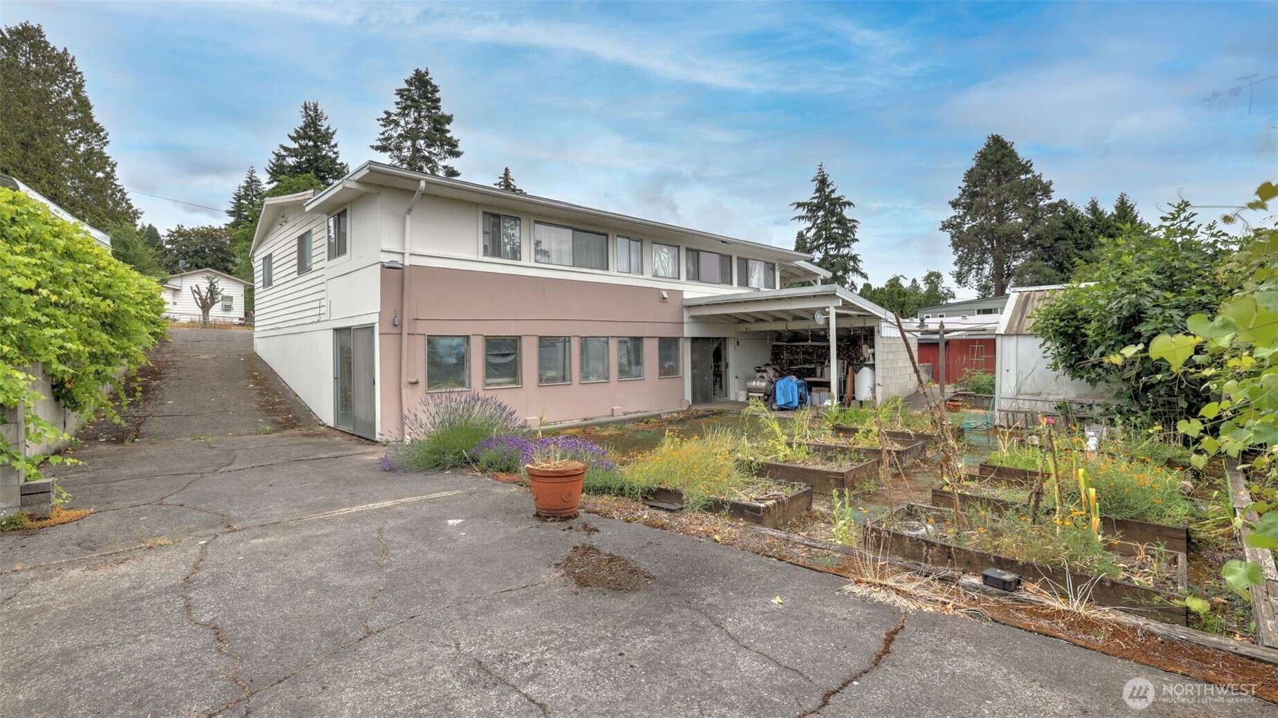 2194 Northeast 8th Place Renton, WA 98056 - Photo 3 of 27