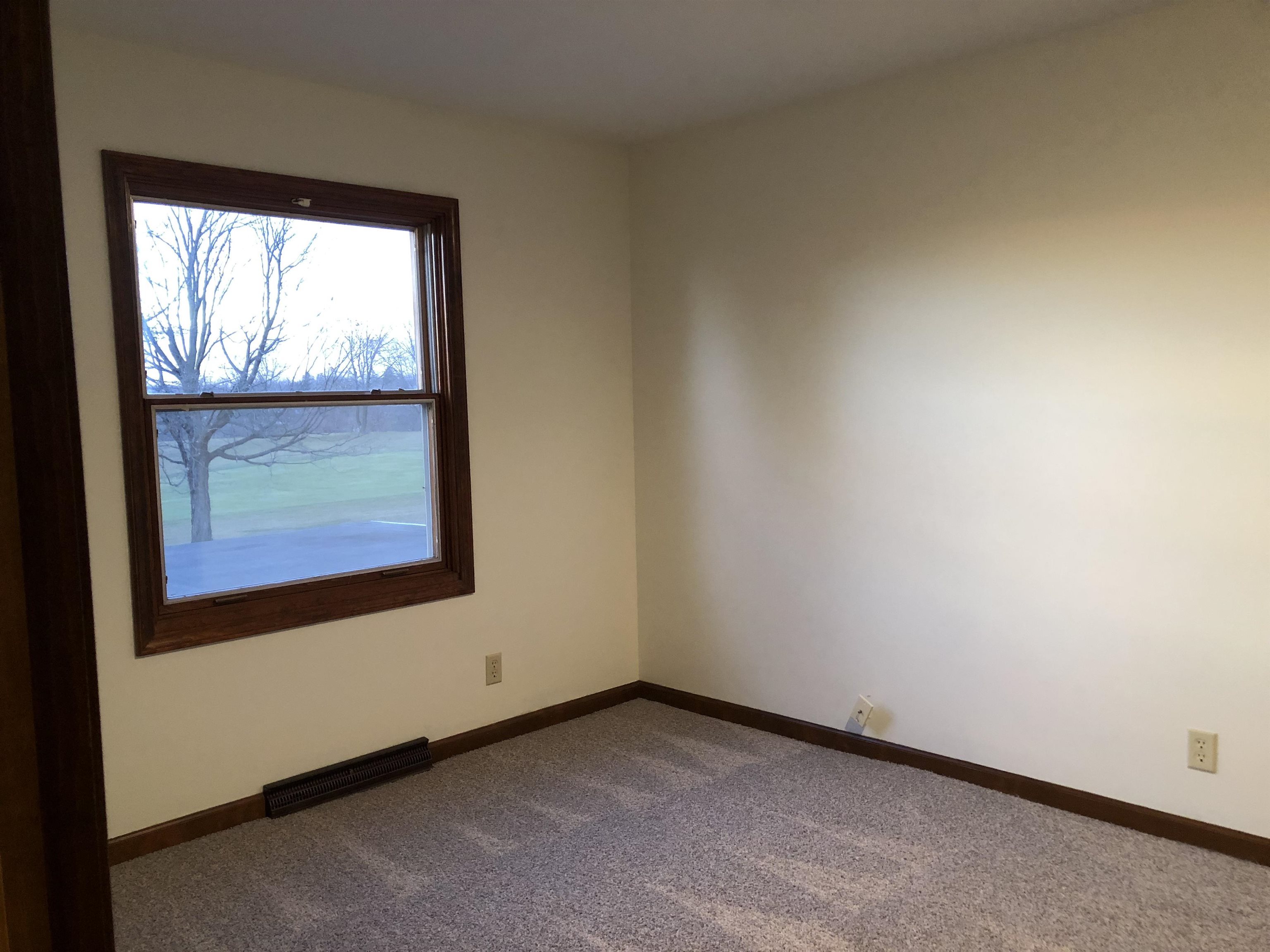 1158 Roxbury Road Rockford, IL 61107 - Photo 30 of 43 a view of a room that has a window