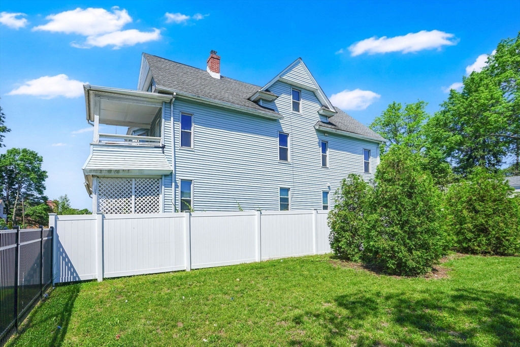 658 Union Street Springfield, MA 01109 - Photo 5 of 17