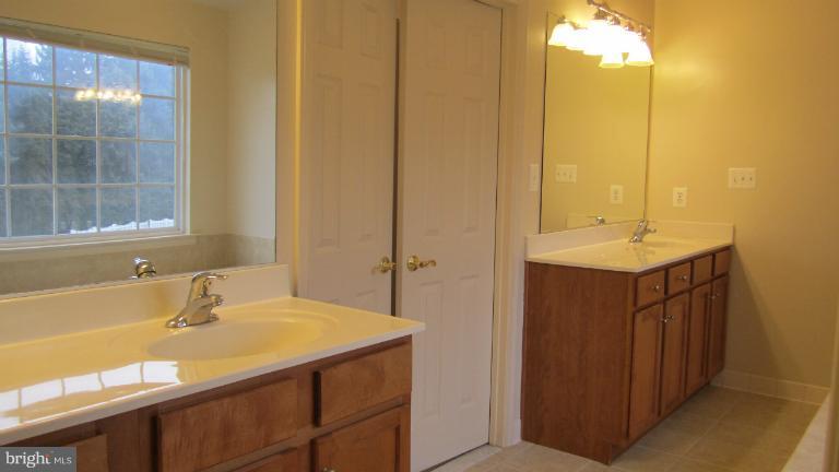 1 Homecrest Court Silver Spring, MD 20906 - Photo 25 of 28 Bath (Master)