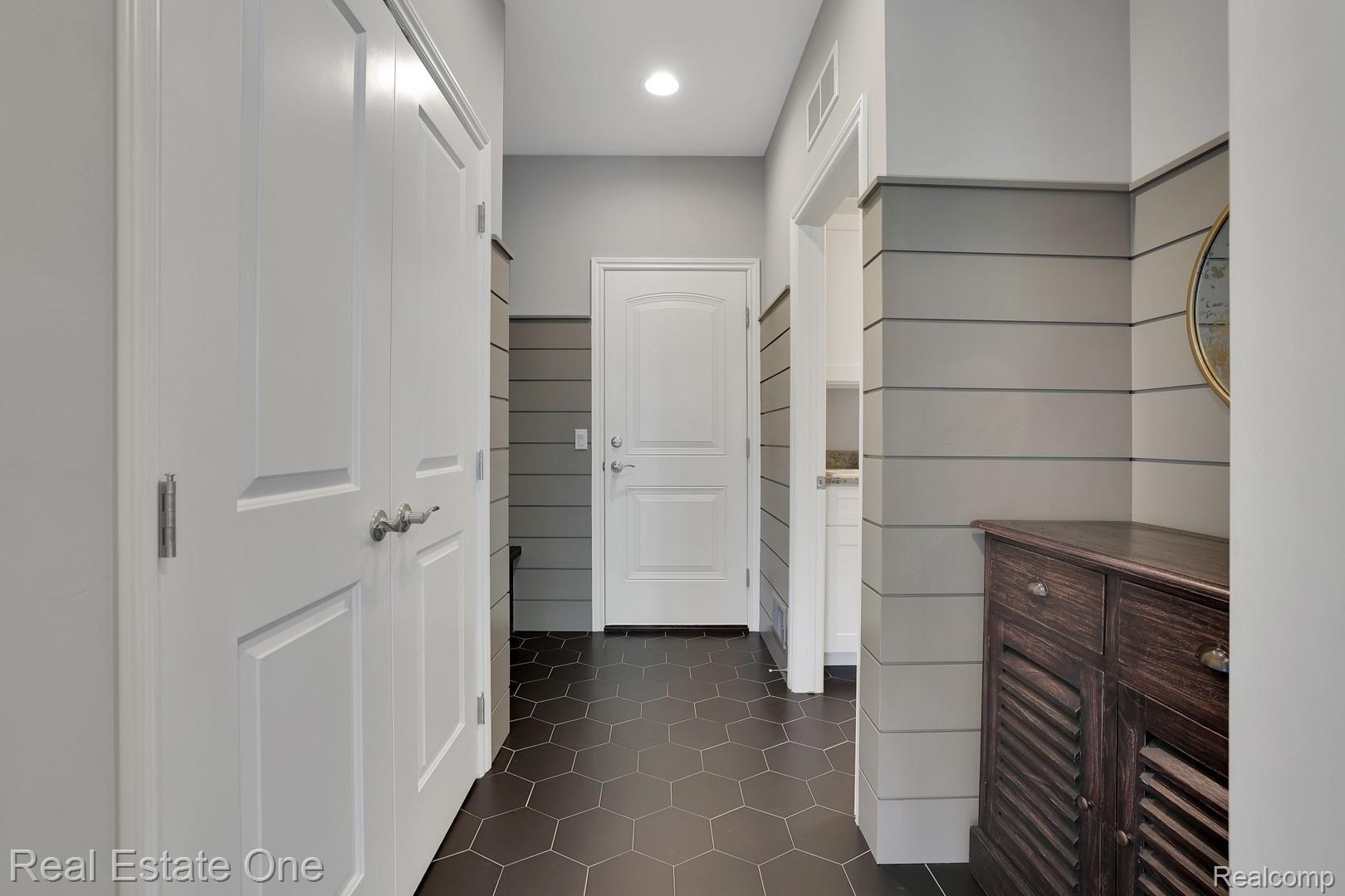 618 Robinson Drive Rochester, MI 48307 - Photo 24 of 47 AY2A1731.jpg
