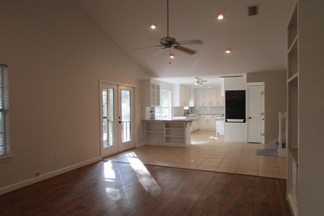 24602 Tarpon Lane Orange Beach, AL 36561 - Photo 8 of 40 Living Room