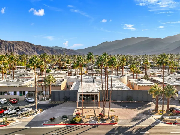 $319,900 | 1111 East Palm Canyon Drive, Unit 104, Palm Springs, CA 92264