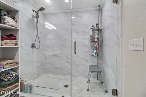 $536,900 | 68 Buffalo Cove Lane, Jamestown, TN 38556