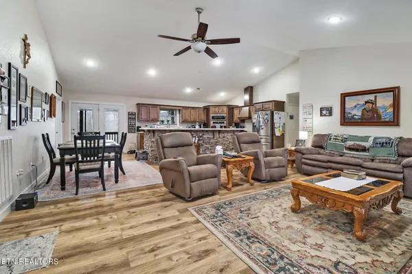 $536,900 | 68 Buffalo Cove Lane, Jamestown, TN 38556