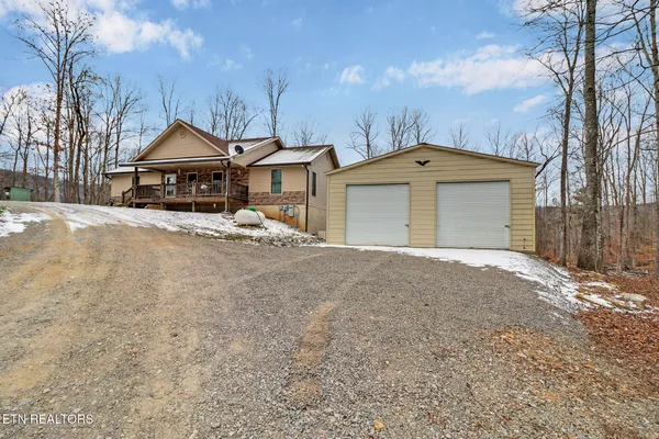 $536,900 | 68 Buffalo Cove Lane, Jamestown, TN 38556