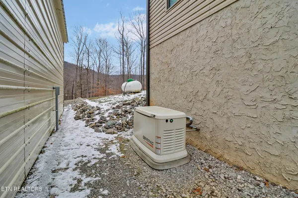 $536,900 | 68 Buffalo Cove Lane, Jamestown, TN 38556