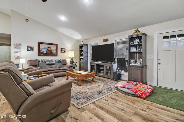 $536,900 | 68 Buffalo Cove Lane, Jamestown, TN 38556