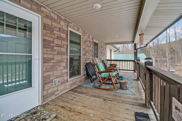 $536,900 | 68 Buffalo Cove Lane, Jamestown, TN 38556