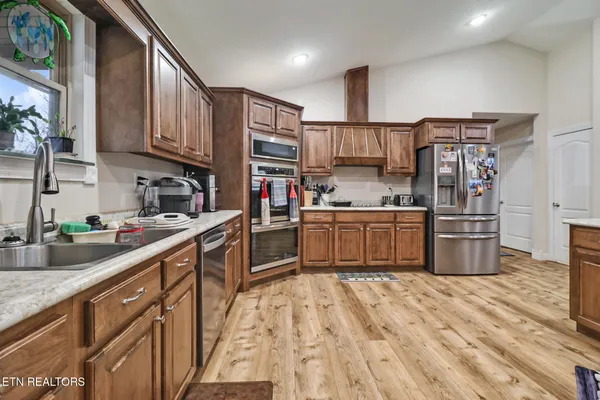 $536,900 | 68 Buffalo Cove Lane, Jamestown, TN 38556