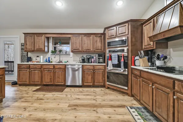 $536,900 | 68 Buffalo Cove Lane, Jamestown, TN 38556